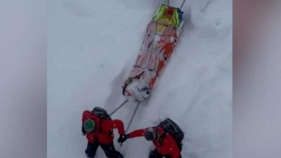 Российские туристы попали под лавину в Грузии (видео)