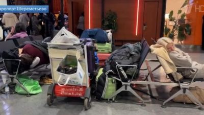 Шереметьево восстанавливается после рекордного снегопада: багаж везут на дом (видео)