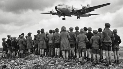 Когда с неба падали конфеты: малоизвестная история о Берлинском воздушном мосте