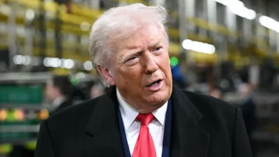 Дональд Трамп выступает с речью во время посещения комплекса River Rouge компании Ford Motor в Дирборне, штат Мичиган, 13 января 2026 года. (Mandel Ngan/AFP via Getty Images)