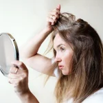 Седые волосы? Попробуйте массаж кожи головы в течение минуты