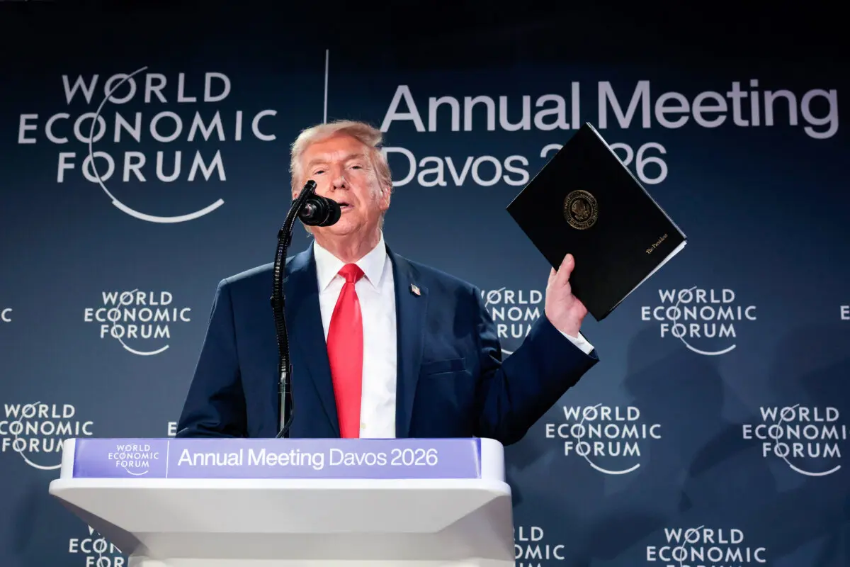 Президент Дональд Трамп выступает на приеме для бизнес-лидеров в рамках ежегодного собрания Всемирного экономического форума (ВЭФ) в Давосе, Швейцария, 21 января 2026 года. (Chip Somodevilla/Getty Images)