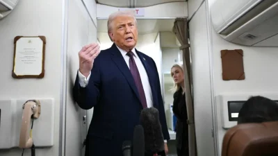 Трамп объяснил свой синяк после встреч в Давосе тем, что давно подсел на аспирин