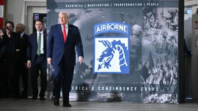 Дональд Трамп выступает перед военнослужащими и членами их семей в Форт-Брэгге, Северная Каролина, 13 февраля 2026 года.