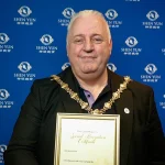 Мэр Сток-он-Трента вручил Shen Yun специальный сертификат, назвав представление «самым потрясающим»