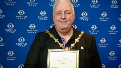 18 февраля 2026 года Стив Уоткинс, лорд-мэр Сток-он-Трента, вручит театральной труппе Shen Yun Performing Arts специальную награду от лорд-мэра