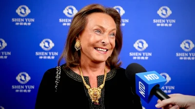 Принцесса Франсуаза Стурдза, основательница и почётный президент фонда «Сердце для Индии», на представлении Shen Yun в Театре Болиу