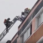 Матрасы вместо лестницы: как гости хостела спасались от пламени в центре Москвы (видео)