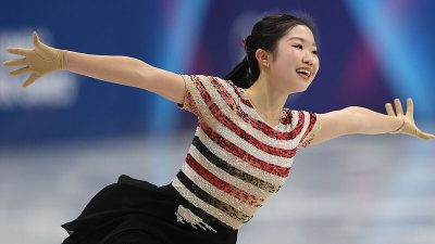 Японская фигуристка Ами Накаи во время выступления на Олимпиаде 2026 года.