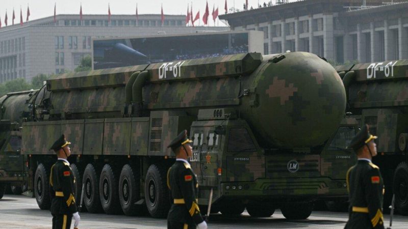 США обвиняют Китай в проведении секретных испытаний ядерного оружия Китайская баллистическая ракета DF-41 на военном параде в Пекине.