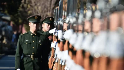 Анализ: Военная газета Китая призывает к лояльности Си Цзиньпину, скрывая беспокойство