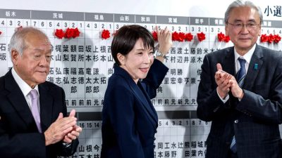 Правящий блок Такаити одерживает убедительную победу на выборах в Японии