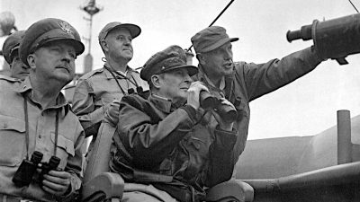 Генерал Дуглас Макартур из военного противника превратился в одного из ключевых архитекторов демократического восстановления Японии.