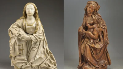 Сопоставление двух скульптур Девы Марии, выполненных из разных материалов — белого алебастра и темного дерева.