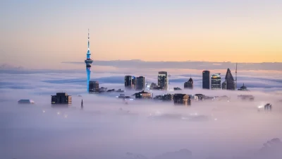 Высота башни Sky Tower в Окленде составляет около 327 метров