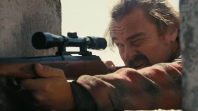 Боб Фергюсон (Леонардо Ди Каприо) пробует себя в роли снайпера в фильме «Битва за битвой».