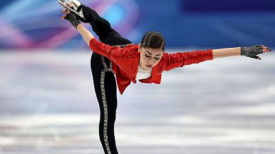 Фигуристка Аделия Петросян