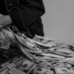 Детская месть: 7-летняя москвичка отправила $88 тысяч в «свободный полёт»