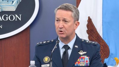 Генерал Дэн Кейн на брифинге для прессы в Пентагоне