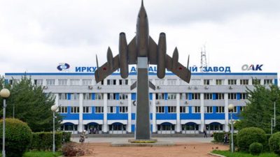 Иркутский авиационный завод с памятником самолёту ЯК-28