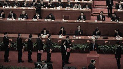 Зал заседаний с китайскими чиновниками и военными в Пекине