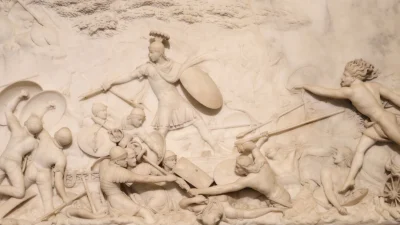 Шедевр британского неоклассицизма — мраморный рельеф Джона Дира «Цезарь, вторгающийся в Британию» с изображением битвы римлян и бриттов.