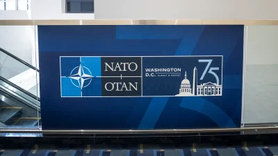 Баннер 75-го саммита НАТО в Вашингтоне