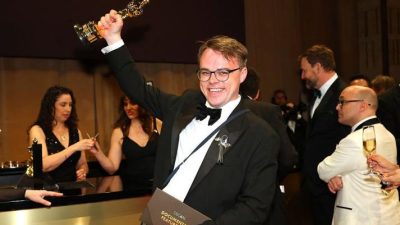 Режиссер Павел Таланкин со статуэткой «Оскар» на 98-й церемонии вручения кинопремии