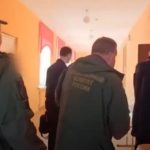 Следком показал кадры с места нападения в челябинской школе №32 (видео)