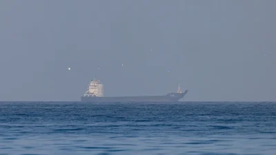 Танкер в море на горизонте в районе Ормузского пролива