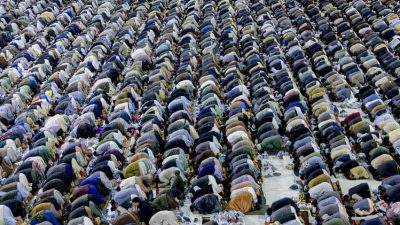 Коллективная молитва мусульман на Ураза-байрам 2026