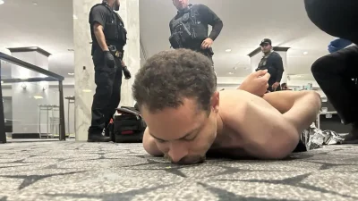 Задержанный подозреваемый, который, предположительно, произвёл несколько выстрелов, в том числе в агента Секретной службы, во время ужина для корреспондентов Белого дома в Вашингтоне 25 апреля. Фотография опубликована президентом Дональдом Трампом в соцсети Truth Social.