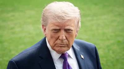 Трамп обвинил Иран во взимании платы за проход через Ормузский пролив.