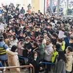 В телевизоре экономика Китая процветает, но люди не решаются тратить деньги