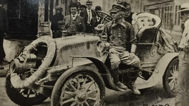 Горацио Джексон и Севолл Крокер в автомобиле Winton