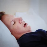 Храп, усталость и скрытая угроза: как апноэ во сне влияет на организм