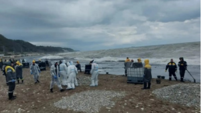 Ликвидация последствий разлива нефтепродуктов в Туапсе