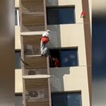 В Китае пенсионерка самостоятельно вылезла из окна на 27 этаже и спустилась по фасаду