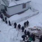 В Дагестане идут поиски под лавиной женщины с 7-летним ребёнком (видео) 