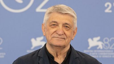 Сокурову отказали в награде на кинофестивале в Москве после его критики властей