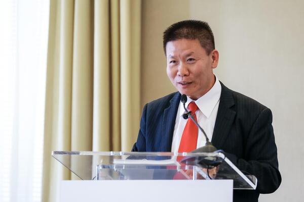 Боб Фу, президент организации China Aid, выступает на мероприятии в Вашингтоне, 2 мая 2019 года. По словам Фу, компартия преследует христиан по таким обвинениям, как «предоставление места для незаконных собраний» и «незаконная проповедническая деятельность».