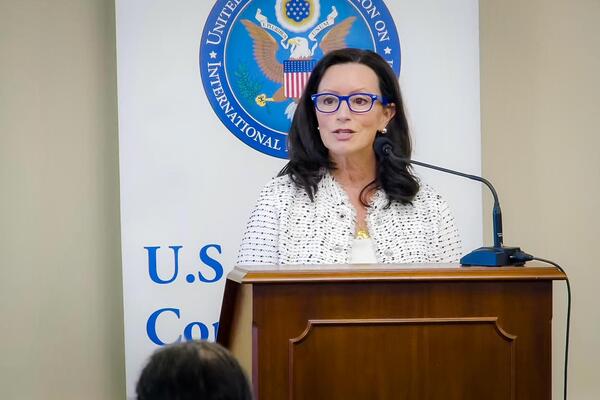 Уполномоченный Комиссии США по международной религиозной свободе (USCIRF) Морин Фергюсон выступает на мероприятии USCIRF в Вашингтоне 4 марта 2026 года.