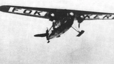 Самолёт Fokker F.VII Ричарда Э. Бэрда и Флойда Беннетта в полёте