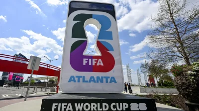 Логотип чемпионата мира по футболу 2026 года на пресс-конференции сборной Бельгии по футболу в Атланте 27 марта 2026 года.
