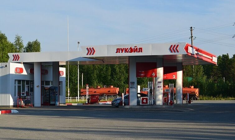 Слухи о жёстких ограничениях на АЗС оказались недостоверными 