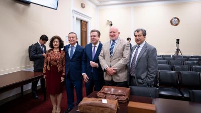 Комиссия Конгресса по Китаю во время слушаний на тему «Рынок, построенный на жертвах: как остановить незаконную торговлю органами в Китае и за его пределами» на Капитолийском холме в Вашингтоне, 14 мая 2026 года.