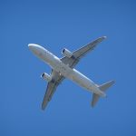 Во время полёта пассажирский самолёт изменил курс из-за подозрительного названия сети Bluetooth