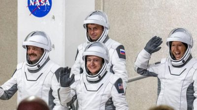 Четыре астронавта и космонавта на МКС космической миссии Crew-12
