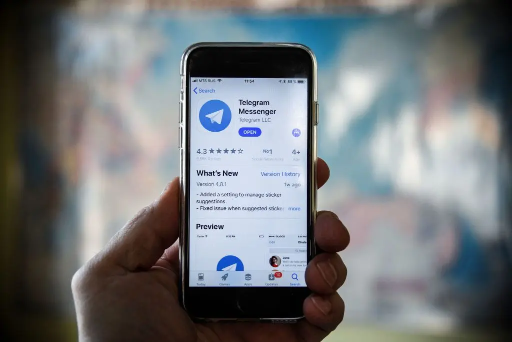 Приложение Telegram на смартфоне в Москве.