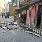 Японию потрясли два сильных землетрясения подряд (видео)